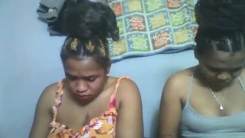 nosminah01 online show from September 2025 05:02:02 PM