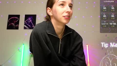 Snapshot of not_yourtoy chatting on February 2025 05:09:01 PM Hello My name is Helene NTMU Finger up if u like what u see online show from February 2025 05:09:01 PM