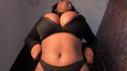 Snapshot of nova_swan chatting on February 2025 07:47:02 PM NOVA online show from February 2025 07:47:02 PM