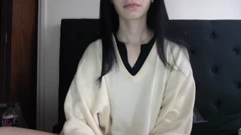 Olivia online show from November 2025 06:19:01 PM