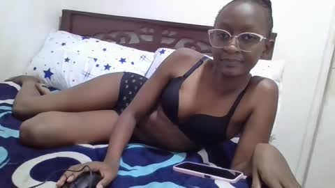Snapshot of novah_xoxo chatting on April 2026 10:43:02 AM Novah online show from April 2026 10:43:02 AM