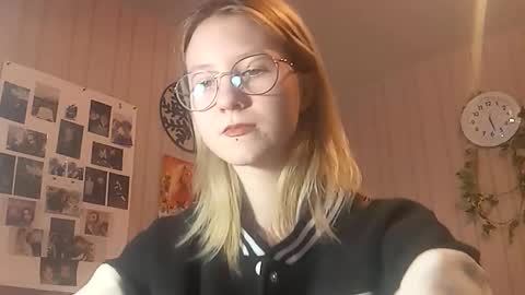 Sari  It is my first day  online show from February 2026 02:21:01 PM