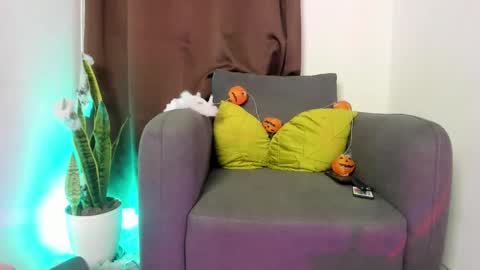 Snapshot of nyalgasai1 chatting on October 2025 12:09:01 AM Nia online show from October 2025 12:09:01 AM