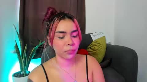 Snapshot of nyalgasai1 chatting on November 2025 10:15:02 PM Nia online show from November 2025 10:15:02 PM