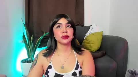 Nia online show from November 2025 03:45:01 AM