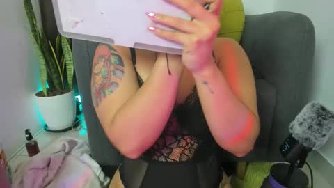 Snapshot of nyalgasai1 chatting on February 2026 03:33:02 AM Nia online show from February 2026 03:33:02 AM