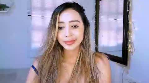 Nycole online show from September 2025 04:06:01 PM