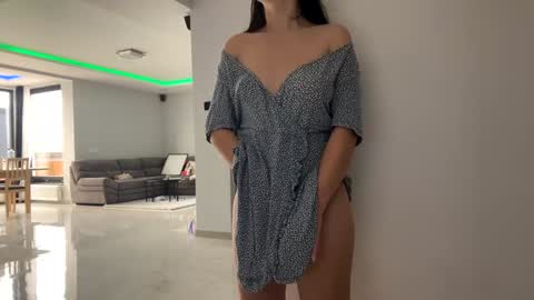 Nicol online show from November 2025 12:05:02 PM