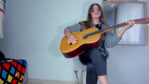 Snapshot of nyusha619933 chatting on November 2025 09:04:02 PM Laura nyu online show from November 2025 09:04:02 PM