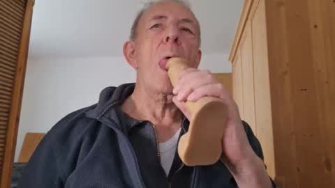 obediently77 online show from May 2026 09:58:02 AM