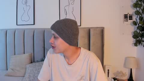 Sara Help me reach 1000 followers online show from May 2026 01:18:02 PM