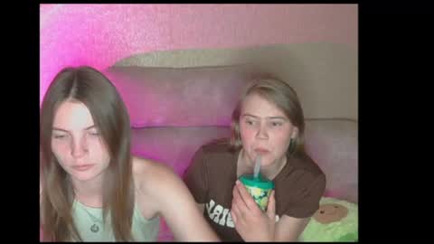 Snapshot of obsos_2 chatting on September 2025 05:57:02 PM DeXsa online show from September 2025 05:57:02 PM