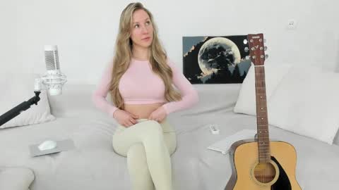 Snapshot of oceanic_soul chatting on April 2026 07:50:02 AM Liana online show from April 2026 07:50:02 AM