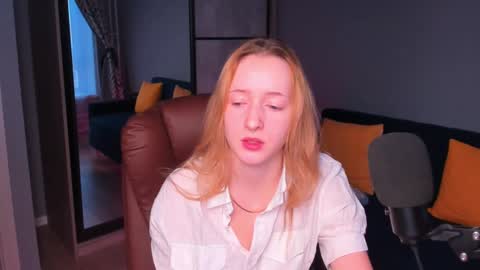 Snapshot of oddlyfamiliar chatting on December 2024 12:38:01 PM Call me Bee online show from December 2024 12:38:01 PM