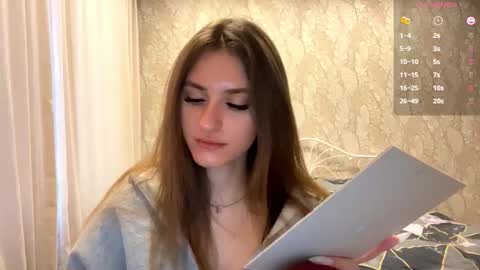 Mia online show from November 2025 09:09:02 AM