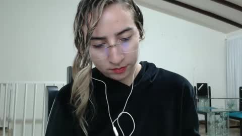 Val online show from February 2025 02:06:02 AM