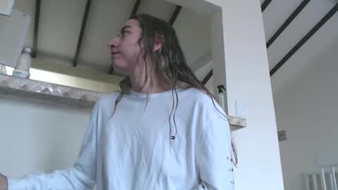 Val online show from March 2025 04:02:01 PM