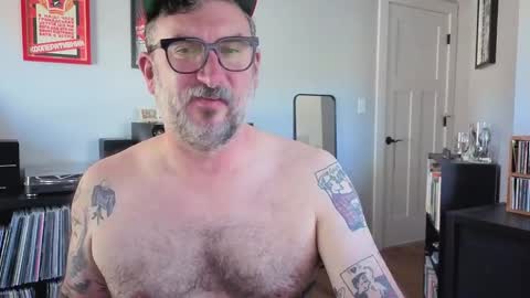 Snapshot of office_dad chatting on October 2025 06:58:01 PM Office Dad online show from October 2025 06:58:01 PM