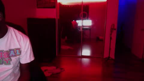 Snapshot of officialmoneyxxx chatting on November 2025 12:38:02 PM Money online show from November 2025 12:38:02 PM