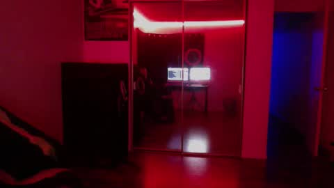 Snapshot of officialmoneyxxx chatting on November 2025 02:37:02 AM Money online show from November 2025 02:37:02 AM