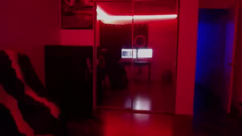 Snapshot of officialmoneyxxx chatting on November 2025 02:43:02 PM Money online show from November 2025 02:43:02 PM