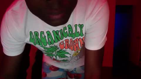 Snapshot of officialmoneyxxx chatting on December 2025 01:49:01 PM Money online show from December 2025 01:49:01 PM