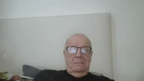 Snapshot of oggi95 chatting on February 2025 02:04:01 PM oggi95 online show from February 2025 02:04:01 PM