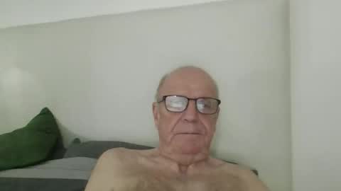 Snapshot of oggi95 chatting on November 2025 03:24:02 PM oggi95 online show from November 2025 03:24:02 PM