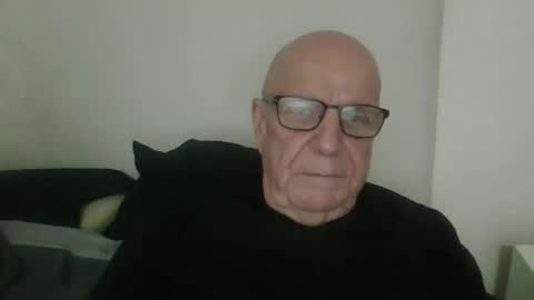 Snapshot of oggi95 chatting on November 2025 03:22:02 PM oggi95 online show from November 2025 03:22:02 PM