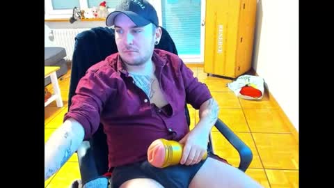 Snapshot of ohihoe92 chatting on December 2024 07:43:01 AM Chris online show from December 2024 07:43:01 AM