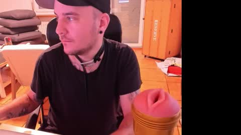 Snapshot of ohihoe92 chatting on September 2025 05:12:02 PM Chris online show from September 2025 05:12:02 PM