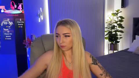 Snapshot of ohmyemma chatting on November 2025 02:00:01 AM Emma online show from November 2025 02:00:01 AM