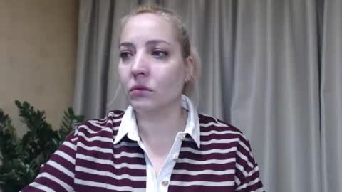 Mari online show from December 2025 06:56:02 PM