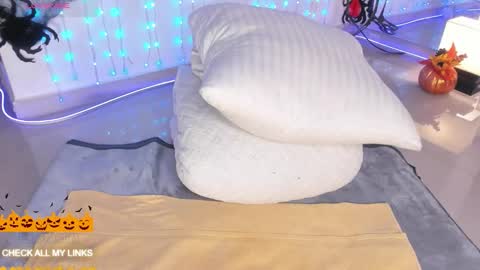 Snapshot of ohyesly_ chatting on October 2025 11:02:01 PM ohyesly_ online show from October 2025 11:02:01 PM