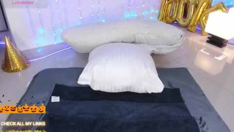 Snapshot of ohyesly_ chatting on November 2025 10:50:02 AM ohyesly_ online show from November 2025 10:50:02 AM