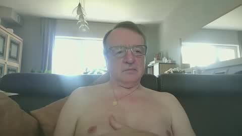 Snapshot of oldtimer160162493 chatting on May 2026 12:43:01 PM oldtimer160162493 online show from May 2026 12:43:01 PM