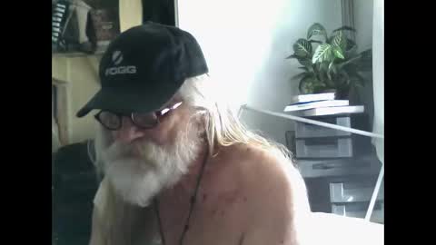 oleredtre online show from April 2026 07:33:02 PM