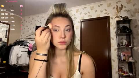 Snapshot of oletaguinyard chatting on November 2025 03:11:01 PM Kem online show from November 2025 03:11:01 PM