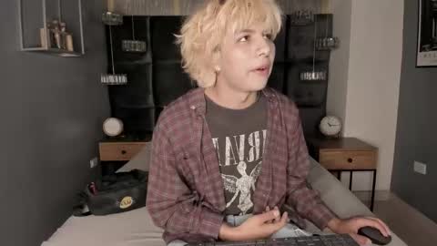 Snapshot of oliiverr22 chatting on November 2025 06:30:01 PM oliiverr22 online show from November 2025 06:30:01 PM