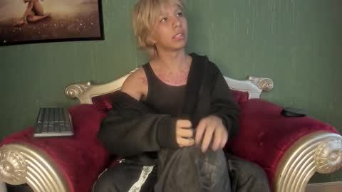 Snapshot of oliiverr22 chatting on November 2025 12:16:01 PM oliiverr22 online show from November 2025 12:16:01 PM