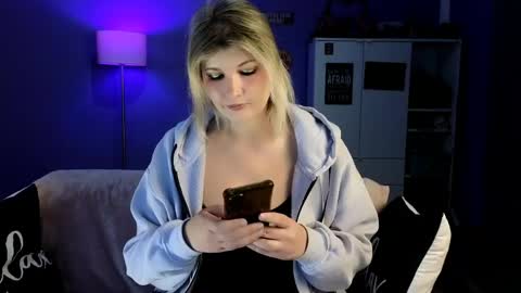 Snapshot of olisunny5 chatting on April 2026 05:03:01 PM OliSunny Olivia online show from April 2026 05:03:01 PM