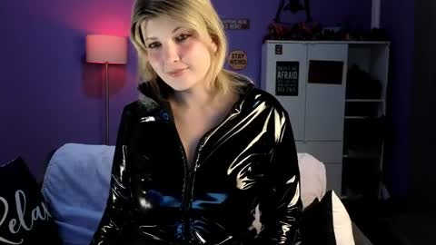 Snapshot of olisunny5 chatting on May 2026 05:39:01 PM OliSunny Olivia online show from May 2026 05:39:01 PM