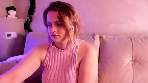 Snapshot of olisyasweet chatting on December 2024 07:35:01 PM olisyasweet online show from December 2024 07:35:01 PM