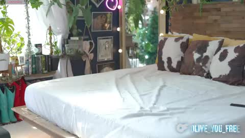 Snapshot of olive_you_ chatting on April 2026 04:45:01 PM Olive online show from April 2026 04:45:01 PM