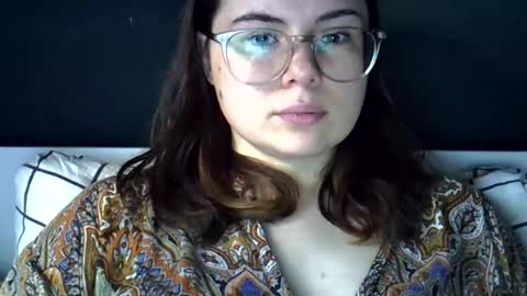 Snapshot of olivepeach chatting on July 2026 11:49:02 AM Oil online show from July 2026 11:49:02 AM