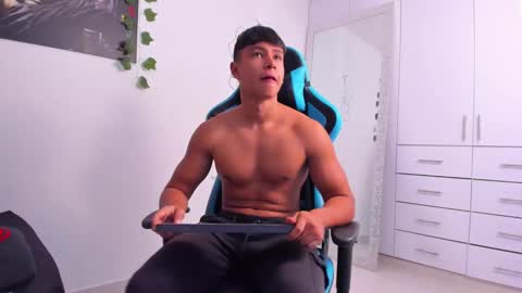 Snapshot of oliver_bray chatting on December 2024 12:39:02 AM Oliver bray online show from December 2024 12:39:02 AM