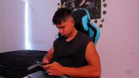 Snapshot of oliver_bray chatting on January 2025 04:57:01 PM Oliver bray online show from January 2025 04:57:01 PM