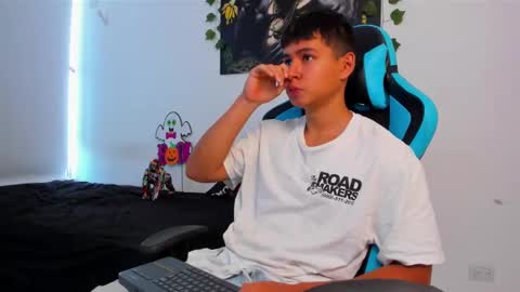 Snapshot of oliver_bray chatting on February 2025 04:12:02 PM Oliver bray online show from February 2025 04:12:02 PM