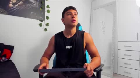 Snapshot of oliver_bray chatting on February 2025 01:03:01 AM Oliver bray online show from February 2025 01:03:01 AM