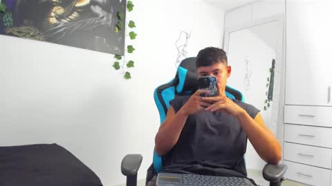 Snapshot of oliver_bray chatting on March 2025 09:05:02 PM Oliver bray online show from March 2025 09:05:02 PM